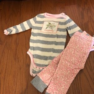 Burt’s Bees pants outfit